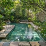50 Pool Stone Ideas to Beautify Your Backyard 50 Ideias de Pedras para Piscina que Atraem Olhares