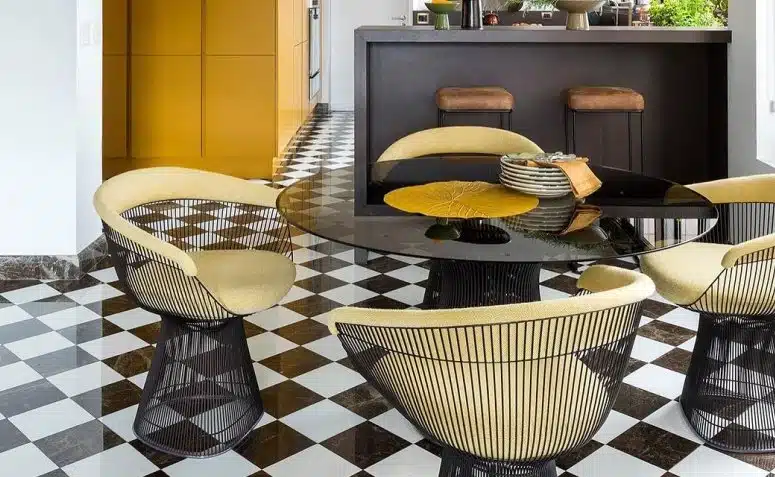 50 Striking Black and White Floor Designs for Your Space 3 Foto de piso preto e branco 1 - 1