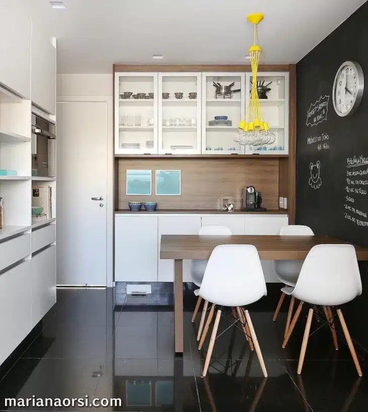 Piso ideal que não seja muito escorregadio.