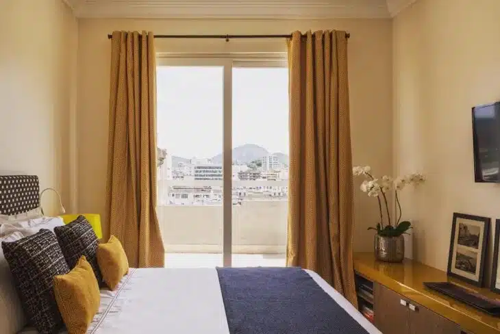 60 Yellow Bedroom Models to Create a Cozy Atmosphere 10 Jean de Just