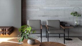 How to Use Granilite in Decoration: Tips from Architects 7 Exemplo de revestimento cinza em interiores.