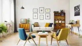 50 Inspiring Curved Sofa Designs for Your Home 9 Sala retro, homenageando o passado com design estiloso.