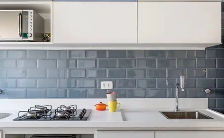 5 Tips for Using Tile Paint to Achieve the Best Results 7 Foto de banheiros decorados