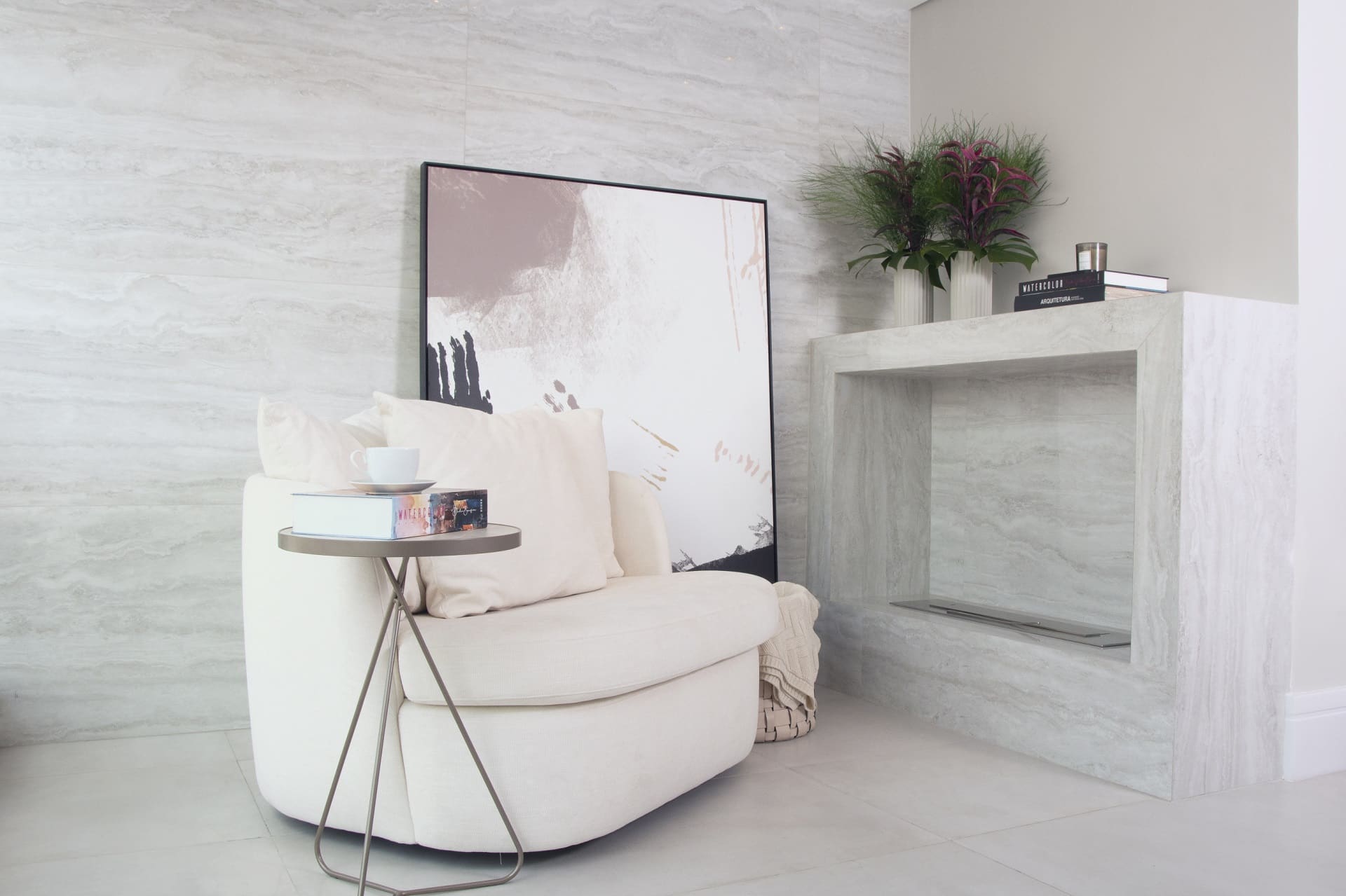 Travertine Porcelain Tile: A Timeless Beauty 3 Porcelanato travertino pode ser usado em pisos, paredes, balcões e outras superfícies (Projeto: Julia Cinél)
