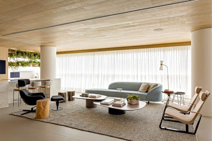 70 Environments Featuring Sisal Rugs That Combine Rustic and Modern Styles 5 Tapete de sisal em ambiente acolhedor.