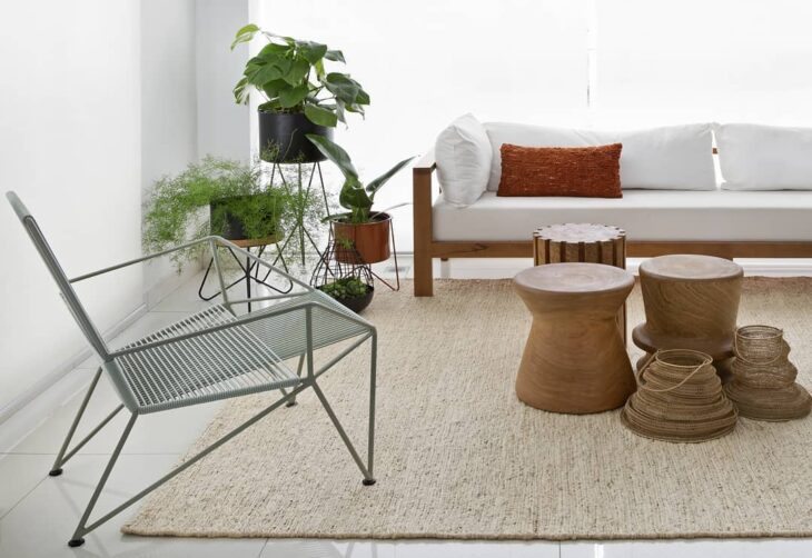 70 Environments Featuring Sisal Rugs That Combine Rustic and Modern Styles 7 Tapete de sisal adiciona charme ao espaço.