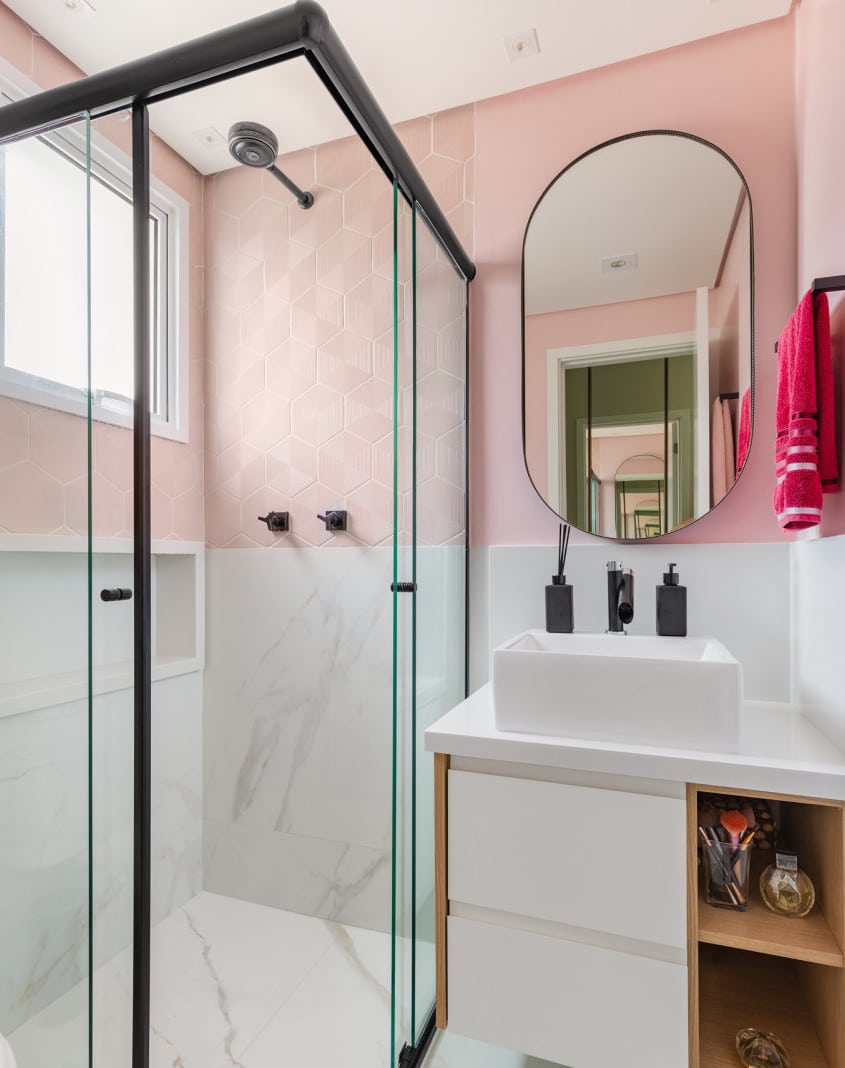 85 Functional Ideas for Small Bathrooms 5 Quando escolhas certeiras valorizam o espaço