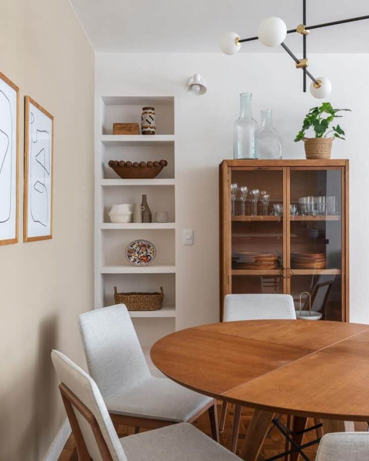 Adding Personality to Your Living Room with Decorative Accents 7 Escolha de enfeites para sala