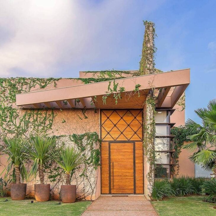40 House Entry Ideas for a Fabulous Front Facade 2 A entrada de uma casa requer atenção no projeto.