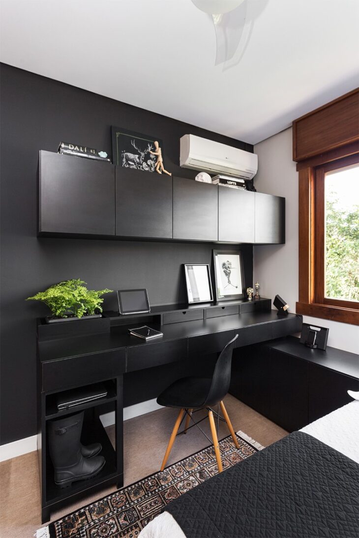 60 Models of Black Desks to Personalize Your Home Office 2 O móvel pode trazer ares modernos