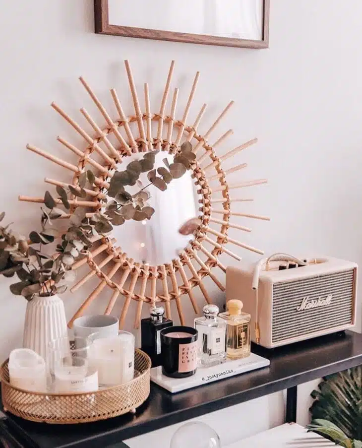 30 Sun Mirror Designs to Brighten and Decorate Your Space 10 Espelho sol em estilo clássico