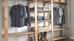 Guarda-roupa feito de pallet.