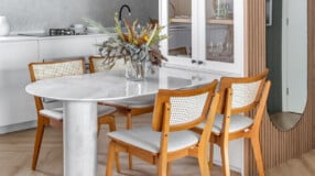What is a Lacquered Table? 25 Inspirations for Your Home 5 Mesa de parede com design funcional.