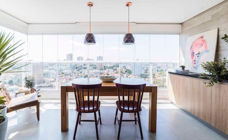 Mesa para varanda com design contemporâneo e funcionalidade.