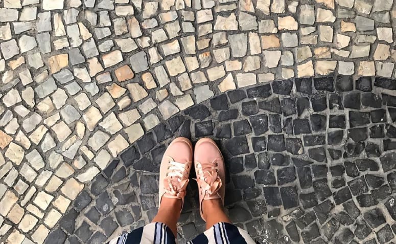 5 Popular and Affordable Paving Stones for Your Walkway 3 Capa do artigo sobre pedras para calçada.