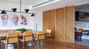 50 Stunning Photos Showcasing the Versatility of Glass Accordion Doors 7 ideal para ambientes com metragens reduzidas