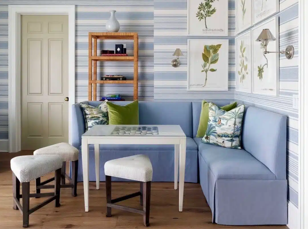 Maximize Your Space with 60 Cozy Armless Sofa Designs 9 Um bom local para relaxar com sofá sem braço.