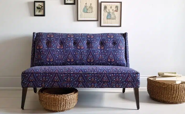 Maximize Your Space with 60 Cozy Armless Sofa Designs 3 Sofá sem braço que é super aconchegante com toque minimalista.