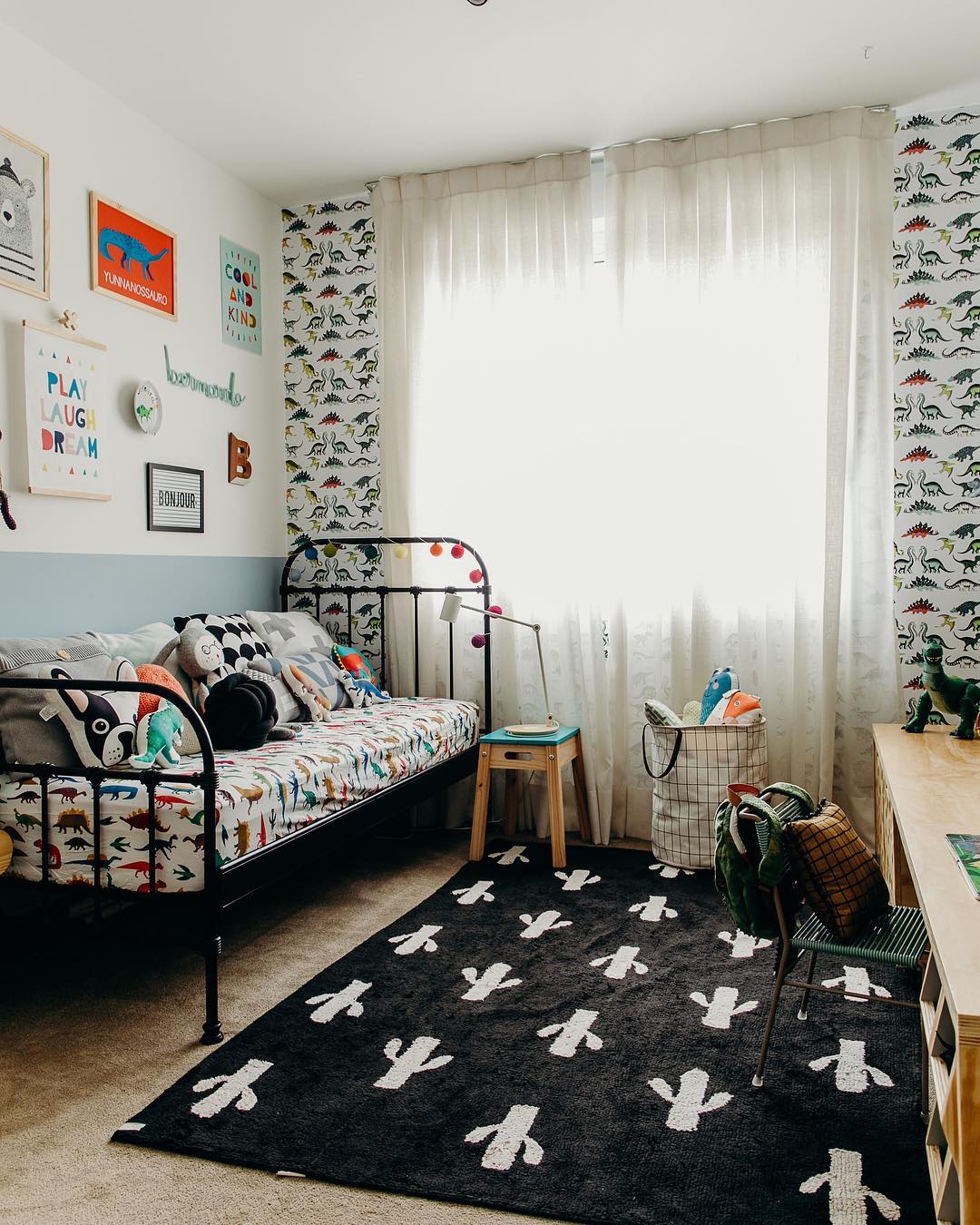 85 Beautiful Rug Models to Bring More Comfort to Your Bedroom 5 Este tapete é felpudo e oferece uma sensação de aconchego.