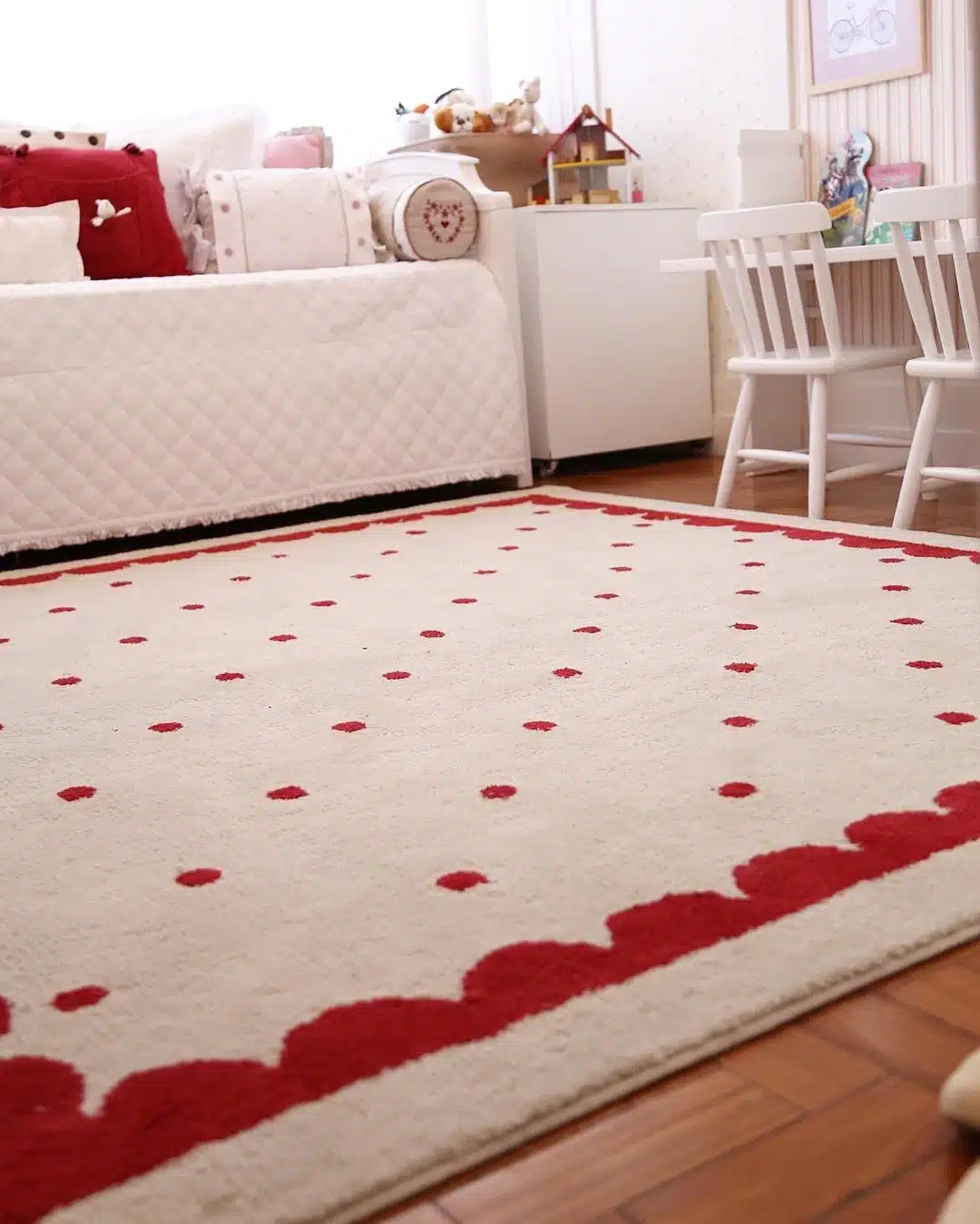 85 Beautiful Rug Models to Bring More Comfort to Your Bedroom 10 Combinação de cores que valoriza o espaço.