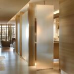 Frosted Glass: 20 Options to Ensure Privacy and Elegance Vidro Jateado: 20 Opções para Garantir Privacidade e Elegância