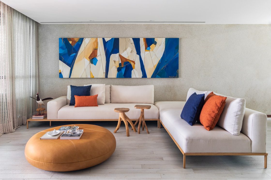 Diferentes espécies de madeira podem ser reproduzidas em porcelanato (Projeto: PORTONEVES Arquitetura)