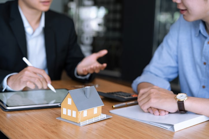 A imagem mostra o processo de captação de clientes, com sete passos essenciais para conquistar novos clientes na arquitetura.
