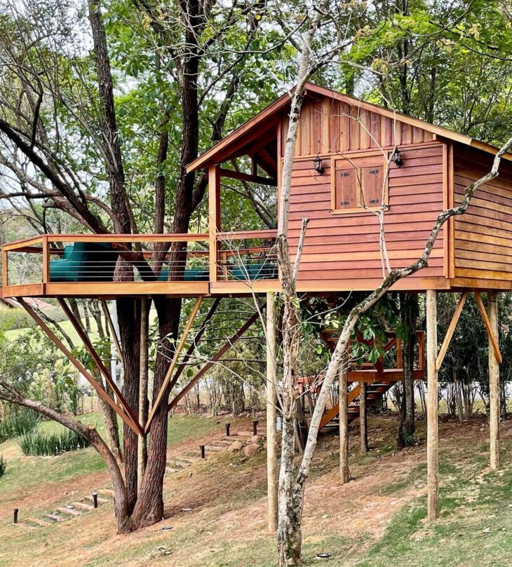 85 Rustic to Modern Country House Designs for Your Perfect Retreat 2 Uma residência no campo também pode ser moderna, com materiais tecnológicos, como vidro ou metal.
