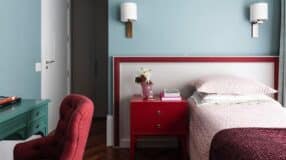 50 Ideas to Embrace the Passionate Hue: Exploring Shades of Red in Home Decor 7 Com revisão da Arq. Andressa Oliveira