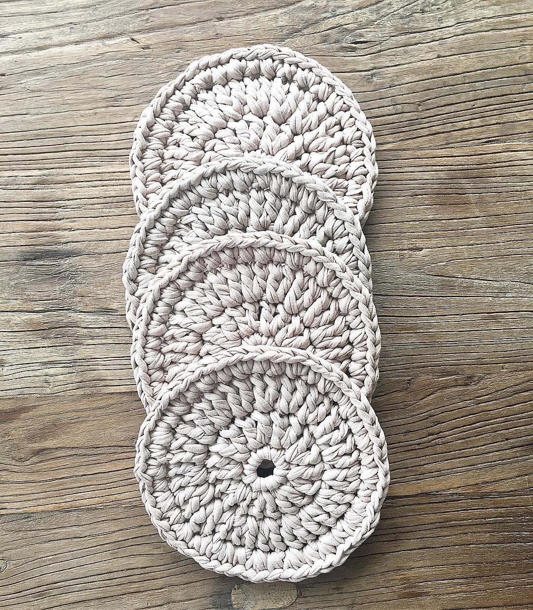 30 Stylish Trivet Designs: How to Make and Where to Buy 9 Descanso de panela de mosaico
