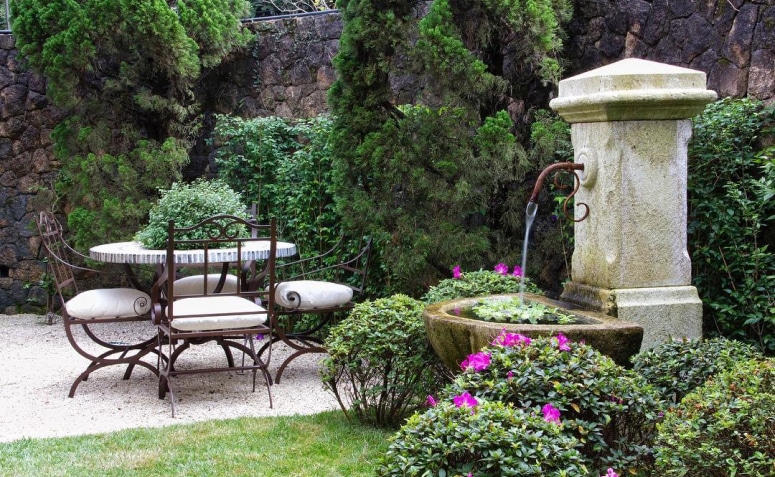 70 Elegant Garden Fountain Ideas to Enhance Your Outdoor Space 3 Elkis Paisagismo