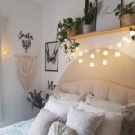 70 Ideas to Incorporate Wall Macramé into Your Home Decor Macramê de parede em um ambiente boho.
