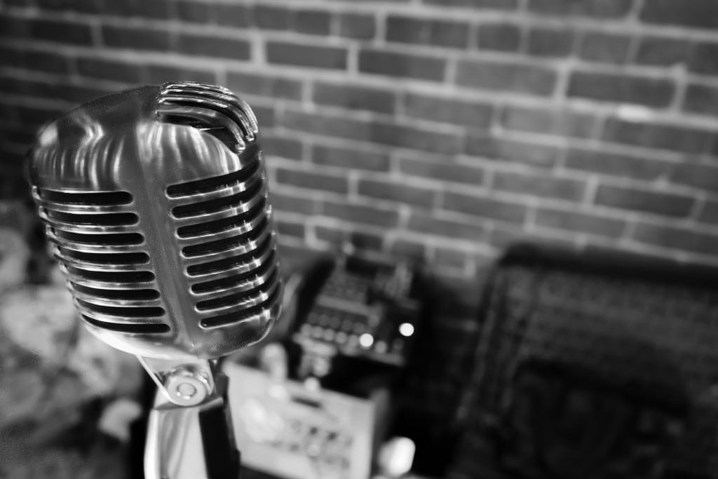 Architects' Duties, Relationships, and Responsibilities: An Interview Insight 3 Imagem de um microfone de rádio.