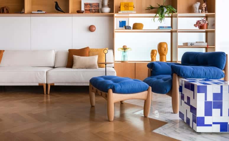 65 Stunning Blue Chair Designs to Enhance Your Home Decor 3 A poltrona azul pode ser uma peça-chave na sua decoração.