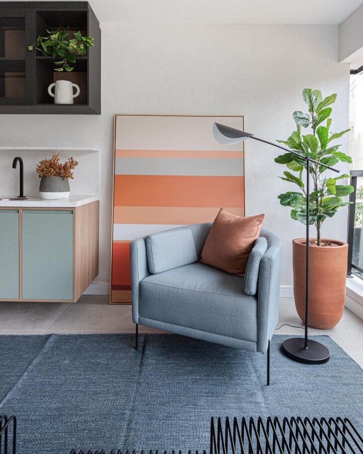 65 Stunning Blue Chair Designs to Enhance Your Home Decor 5 Foto de poltrona azul 1 - Uma poltrona azul simples.