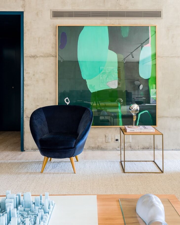 65 Stunning Blue Chair Designs to Enhance Your Home Decor 10 Foto de poltrona azul 4 - Um móvel de destaque para a decoração.