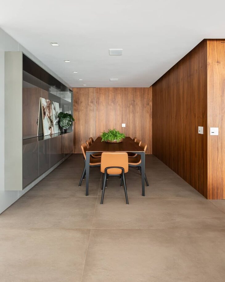 Beige Porcelain Tiles: 70 Inspiring Ideas for Any Room 9 Porcelanato bege em ambiente amplo