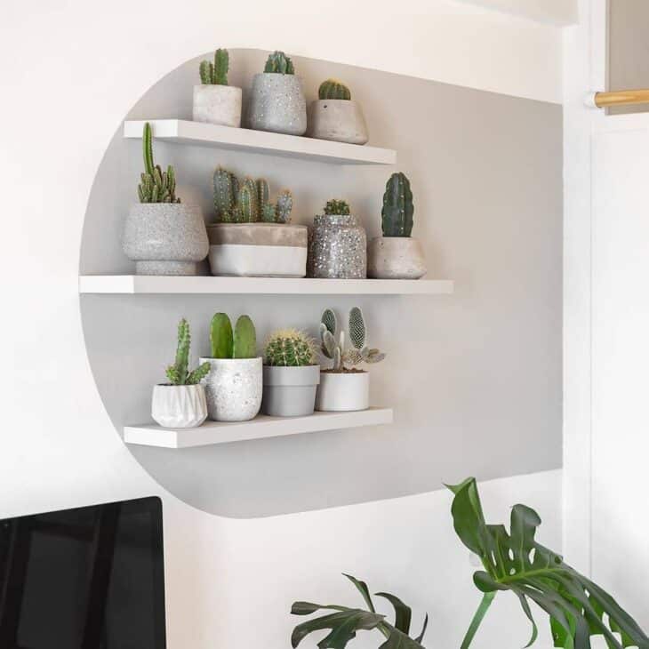 Plant Shelves: 20 Ideas and Tutorials to Fill Your Life with Green 5 Um conjunto de prateleiras supermoderno