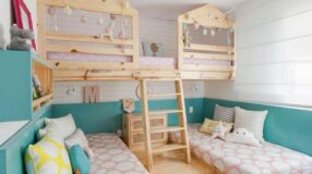 Decorações com prateleiras de estilos diversos para diferentes faixas etárias, do bebê ao pré-adolescente.