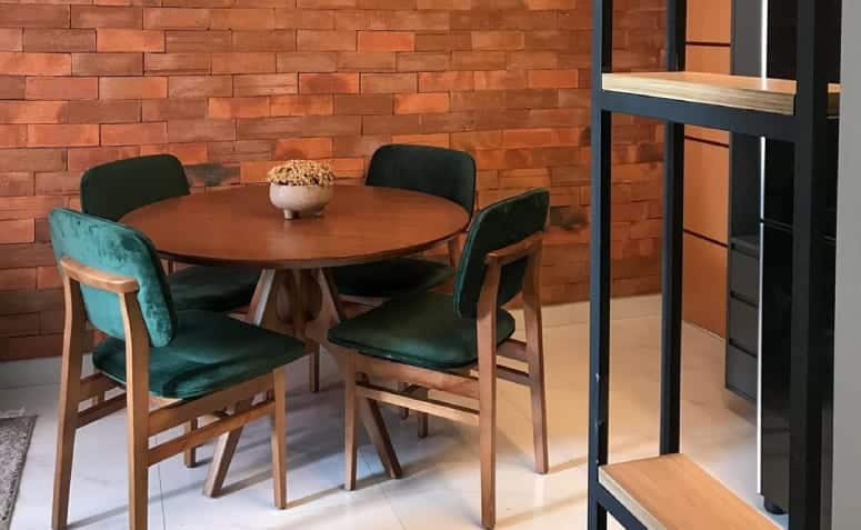 Uma sala de jantar moderna pode variar de acordo com móveis, elementos decorativos e cores. Por isso, separamos lindas inspirações de ambientes bem diferentes para te inspirar a usar na sua sala! Confira a seguir: