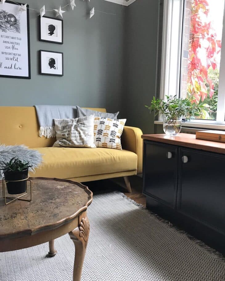 Yellow Sofa: 70 Models to Inspire and Brighten Your Living Room 2 Sofá de canto amarelo, ideal para maximizar o espaço.