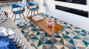 75 modelos de tapete azul para adicionar cor à sua decoração