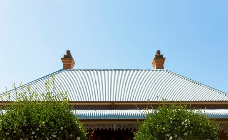 Zinc Roofs: Everything You Need to Know About This Durable and Versatile Option 10 Foto do telhado de zinco.