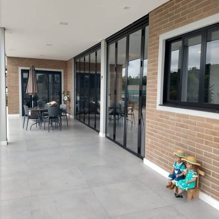 Sustainable Building: The Benefits and Drawbacks of Eco-Friendly Bricks 10 Casa moderna com tijolo ecológico