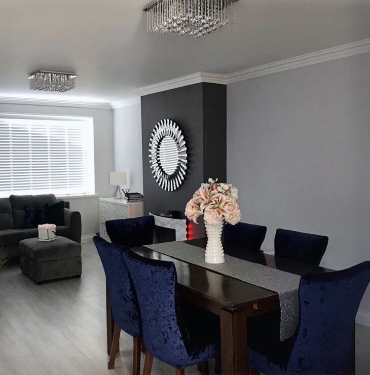 Navy Blue: 75 Decorations with This Subtle and Sophisticated Color 7 Decoração com detalhes em azul marinho em ambiente interno