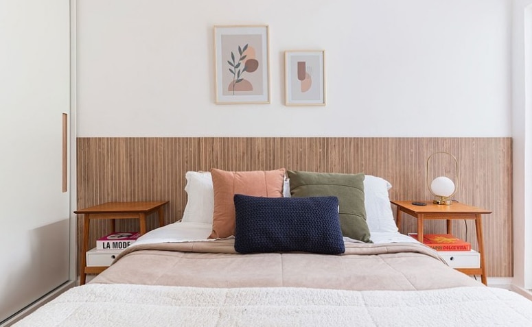 60 Stunning Ripped Headboard Ideas to Transform Your Bedroom 3 cabeceira ripada de madeira
