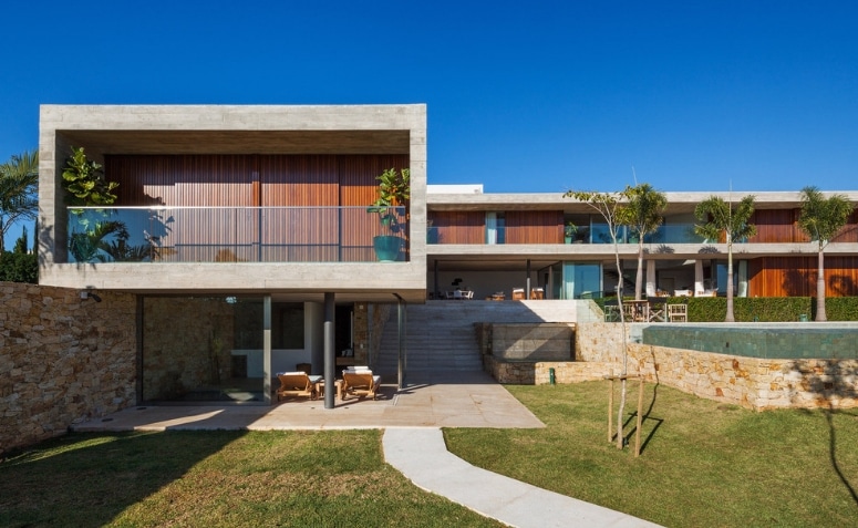 Casa em L com design elegante e contemporâneo.