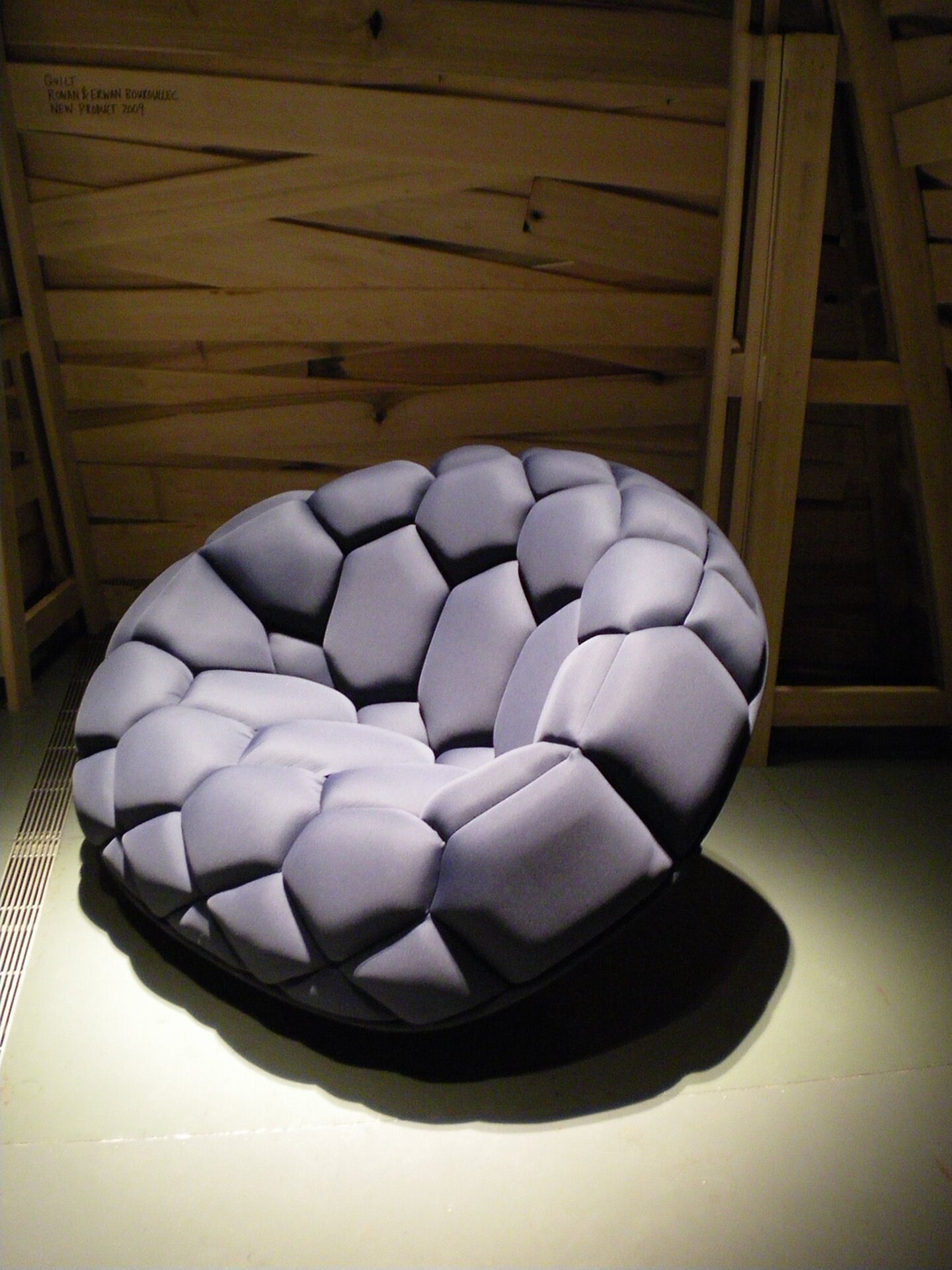 A poltrona Quilt, criação dos irmãos Bouroullec, é um convite ao conforto (Foto: smow blog)