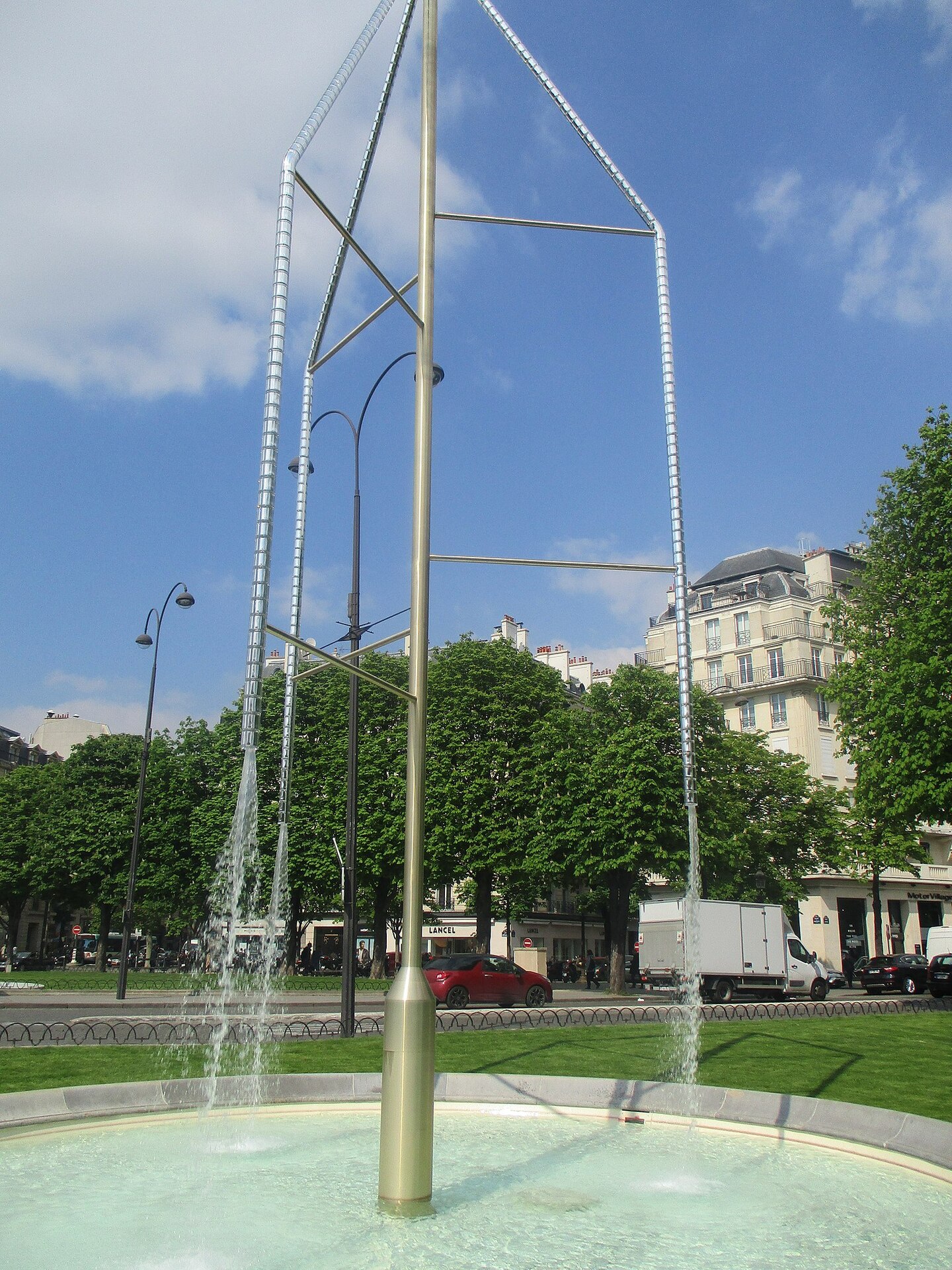 Bouroullec Brothers: Discover the French Designers Collaborating with Mutina 2 Projeto dos irmãos Bouroullec traz mais luz e charme à avenida Champs-Elysées, em Paris (Foto: Thomon)