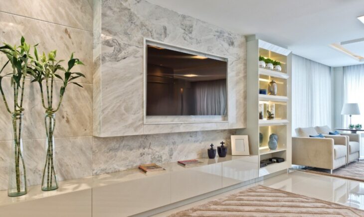 White Marble: Types and 60 Stunning Interiors Featuring the Stone 2 Impacte a decoração do banheiro com mármore Carrara.